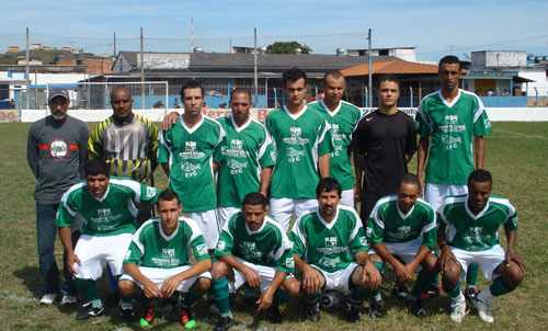 Caquende (acima) e Trindade esto na final do primeiro quadro