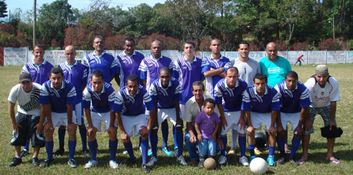 Caquende (acima) e Trindade esto na final do primeiro quadro